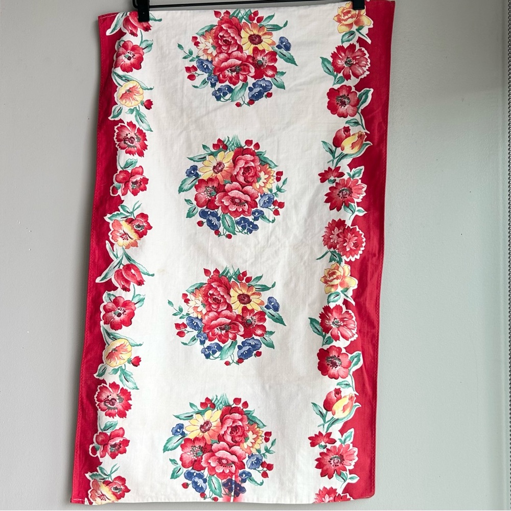 VINTAGE 50’s red floral kitchen towel vibrant gorgeous